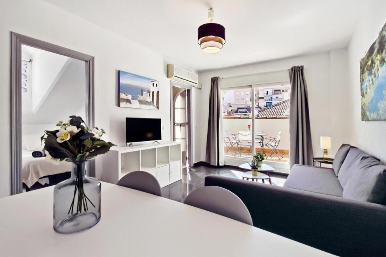 Atico Con Terraza Privada En Malaga Centroアパートメント エクステリア 写真