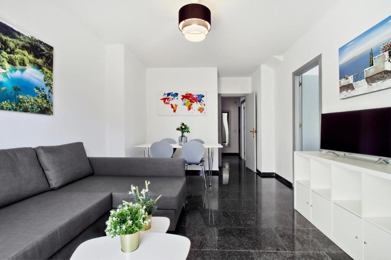 Atico Con Terraza Privada En Malaga Centroアパートメント エクステリア 写真