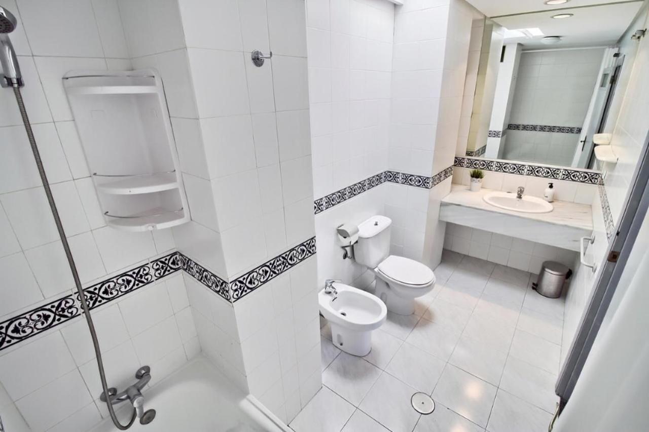 Atico Con Terraza Privada En Malaga Centroアパートメント エクステリア 写真
