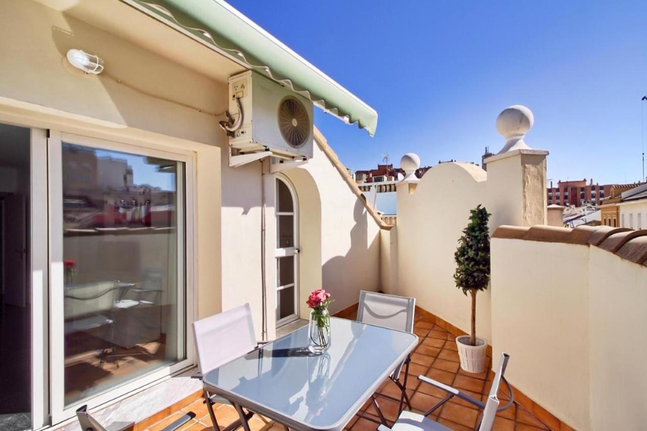Atico Con Terraza Privada En Malaga Centroアパートメント エクステリア 写真