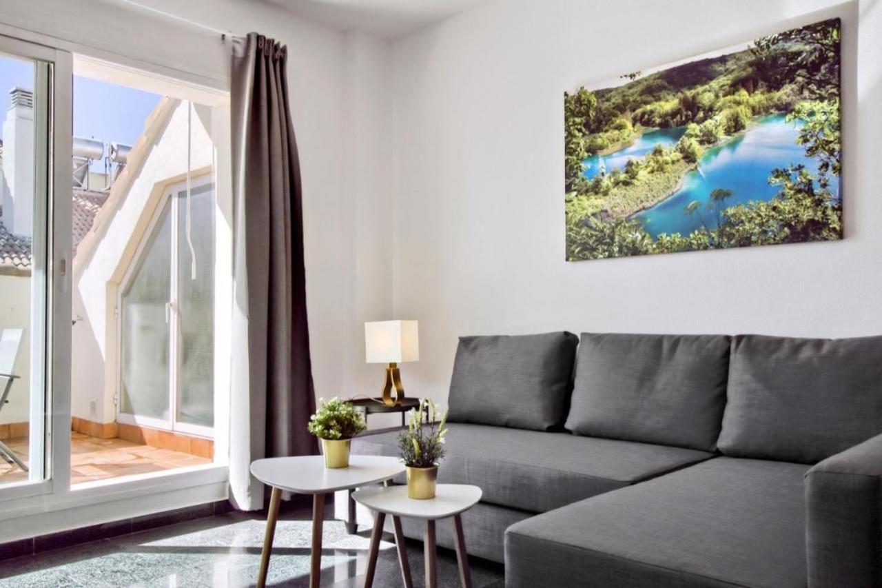 Atico Con Terraza Privada En Malaga Centroアパートメント エクステリア 写真