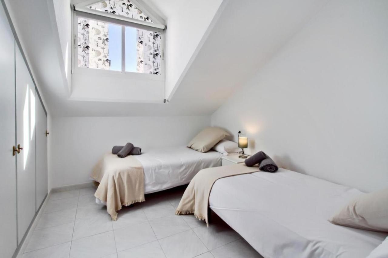 Atico Con Terraza Privada En Malaga Centroアパートメント エクステリア 写真
