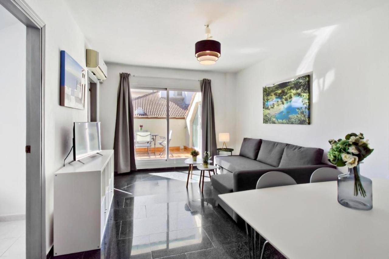Atico Con Terraza Privada En Malaga Centroアパートメント エクステリア 写真