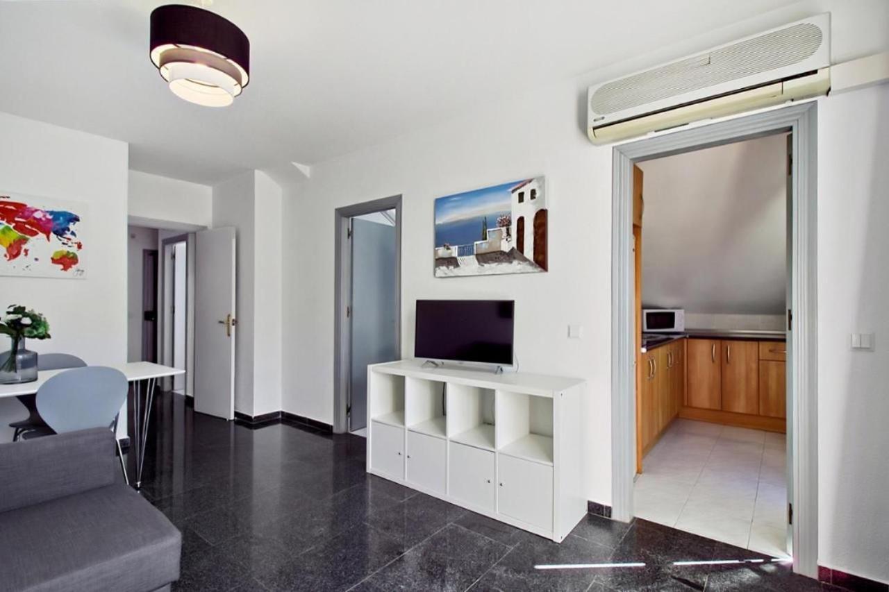 Atico Con Terraza Privada En Malaga Centroアパートメント エクステリア 写真