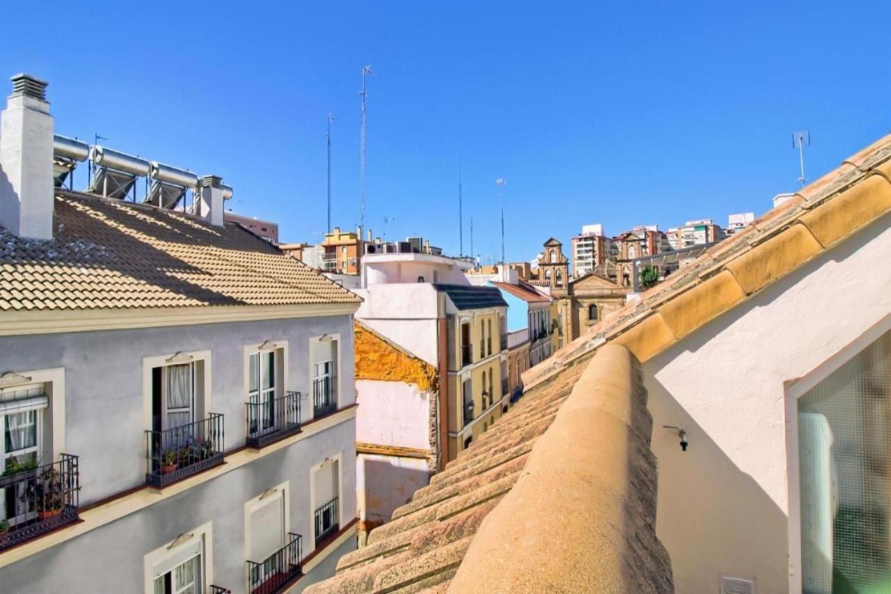 Atico Con Terraza Privada En Malaga Centroアパートメント エクステリア 写真