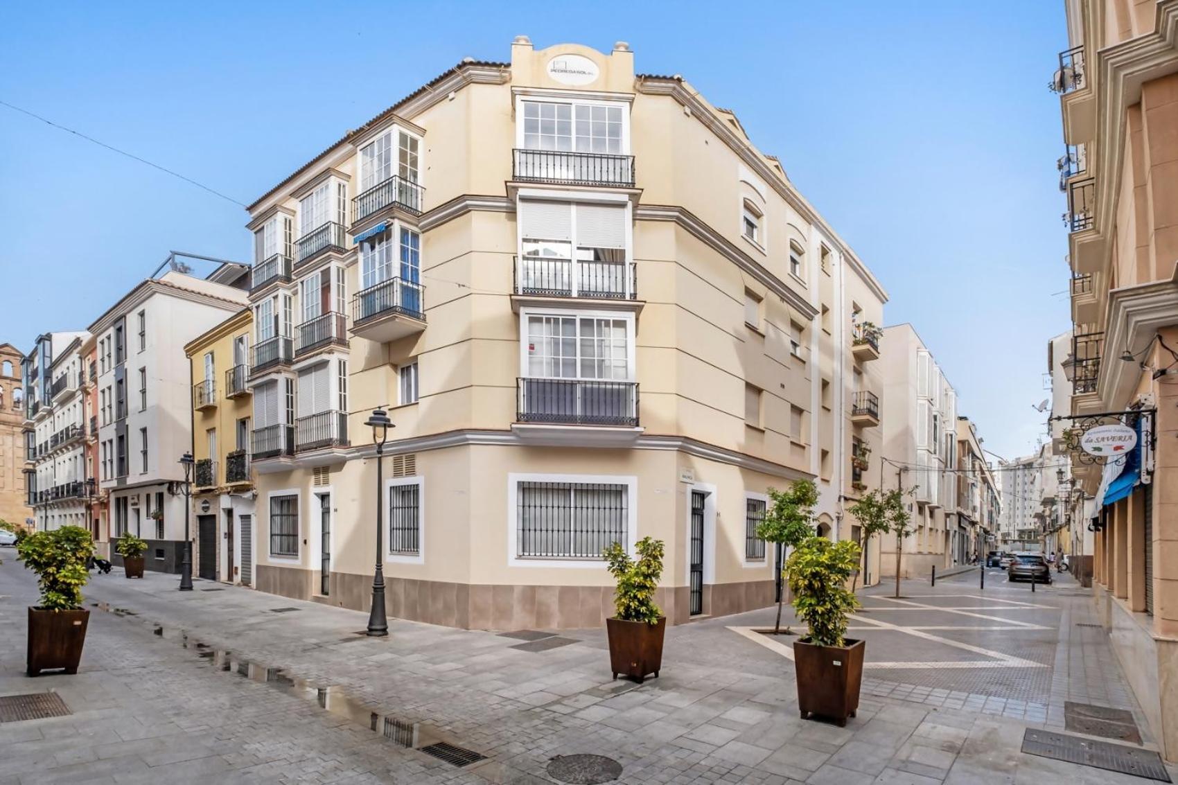 Atico Con Terraza Privada En Malaga Centroアパートメント エクステリア 写真